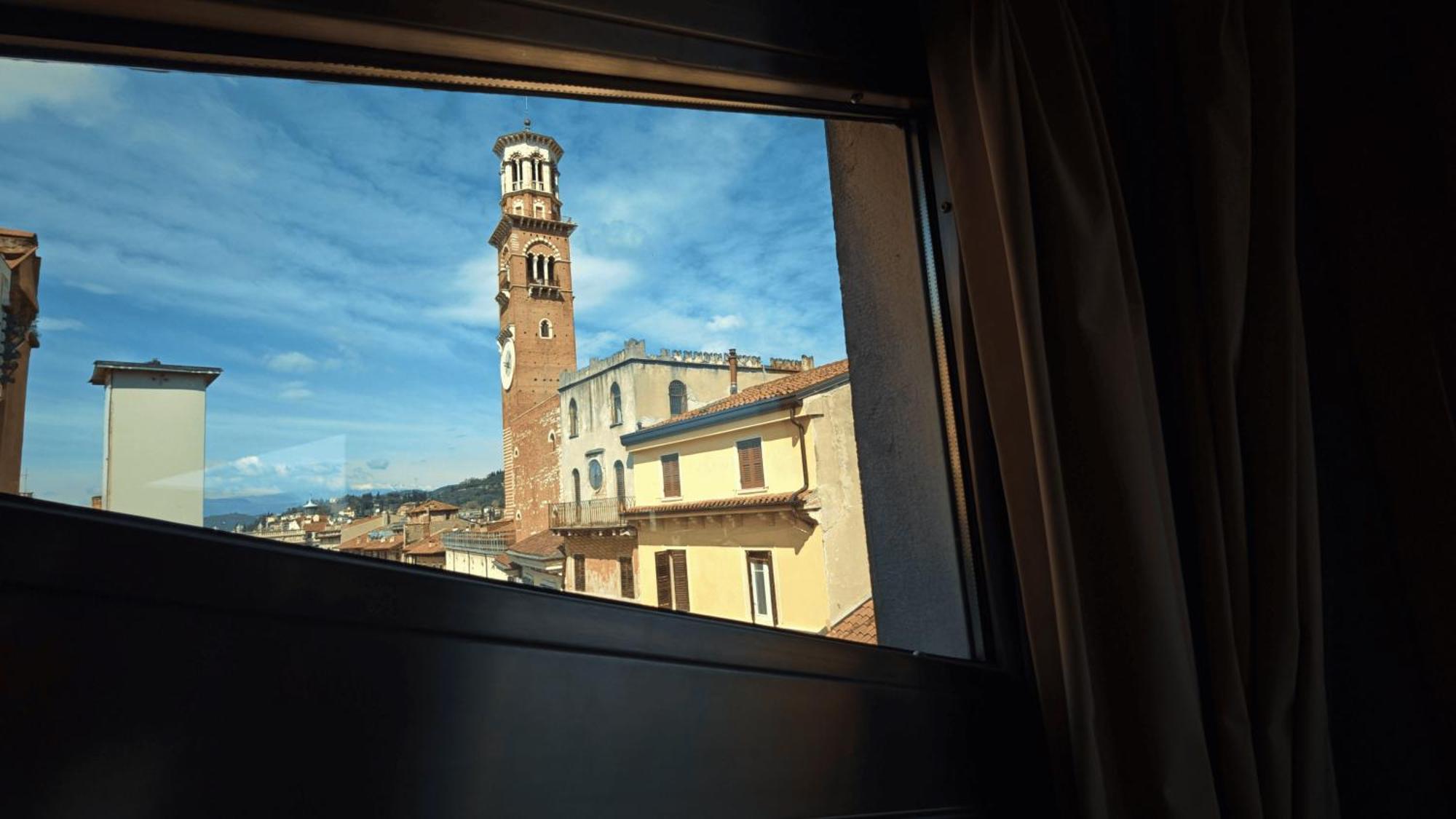 Opera Luxury Apartment Verona Exterior foto